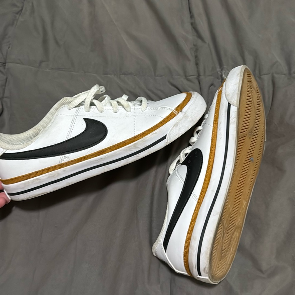 Nikes 6Y